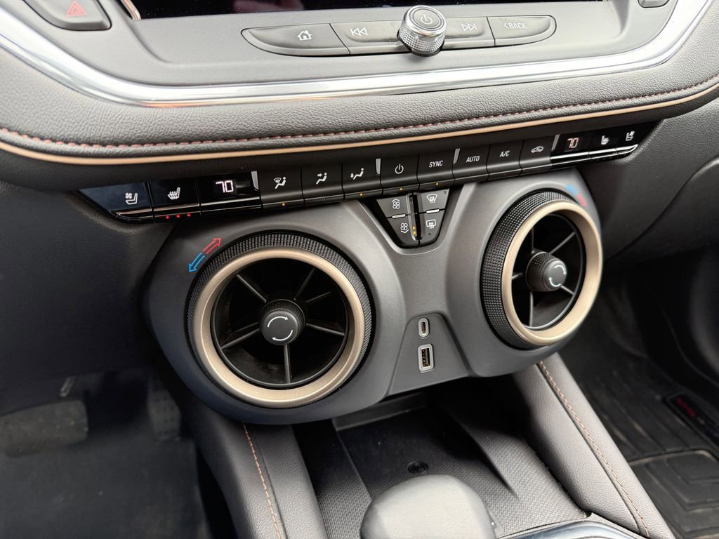 Used 2023 Chevrolet Blazer Premier w/ Enhanced Convenience Package image 10