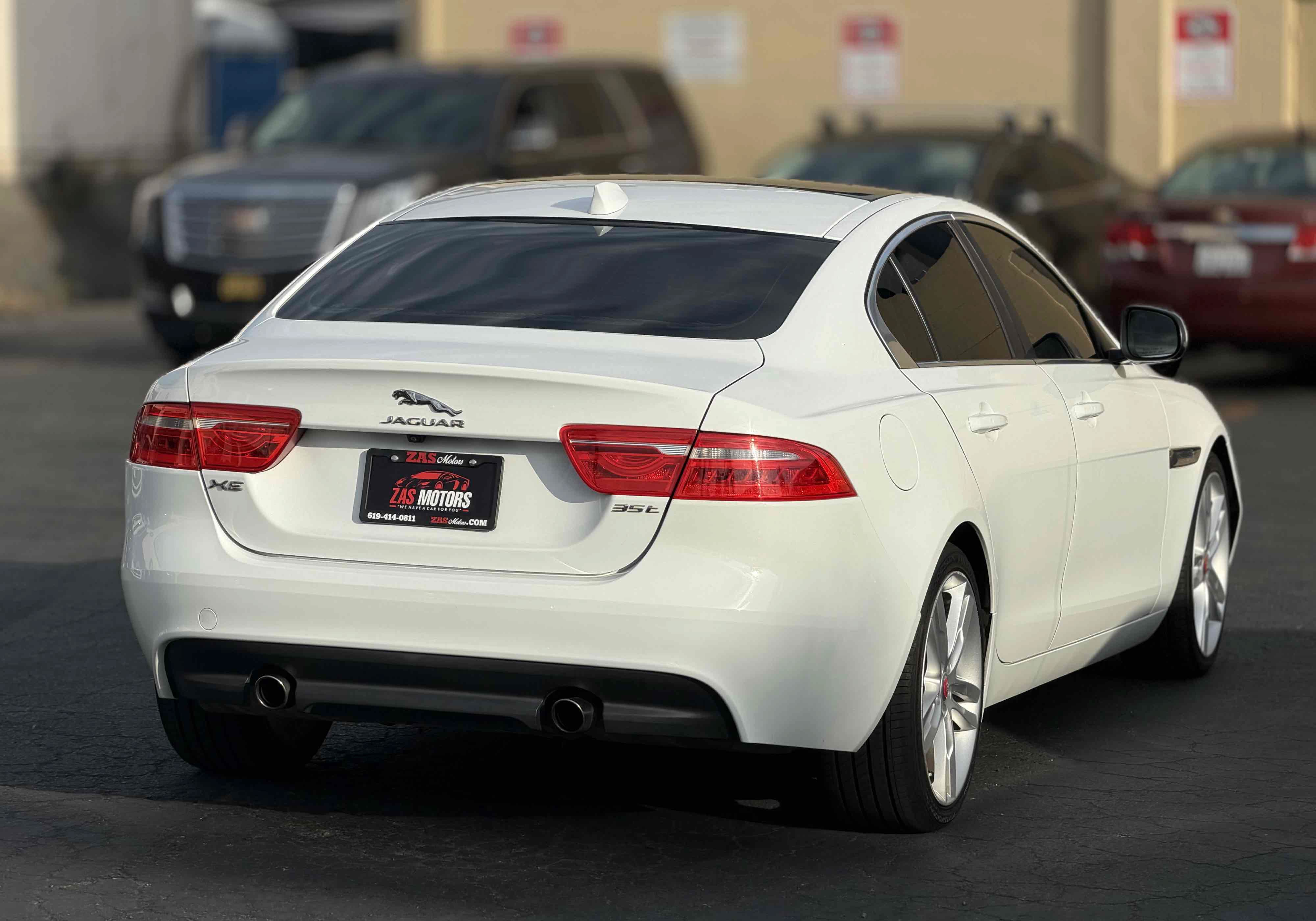 Used 2017 Jaguar XE Prestige RWD image 6