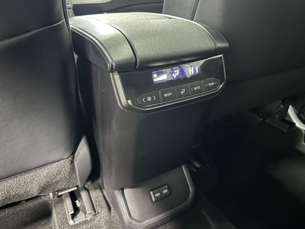 Used 2025 Toyota Highlander XLE image 52