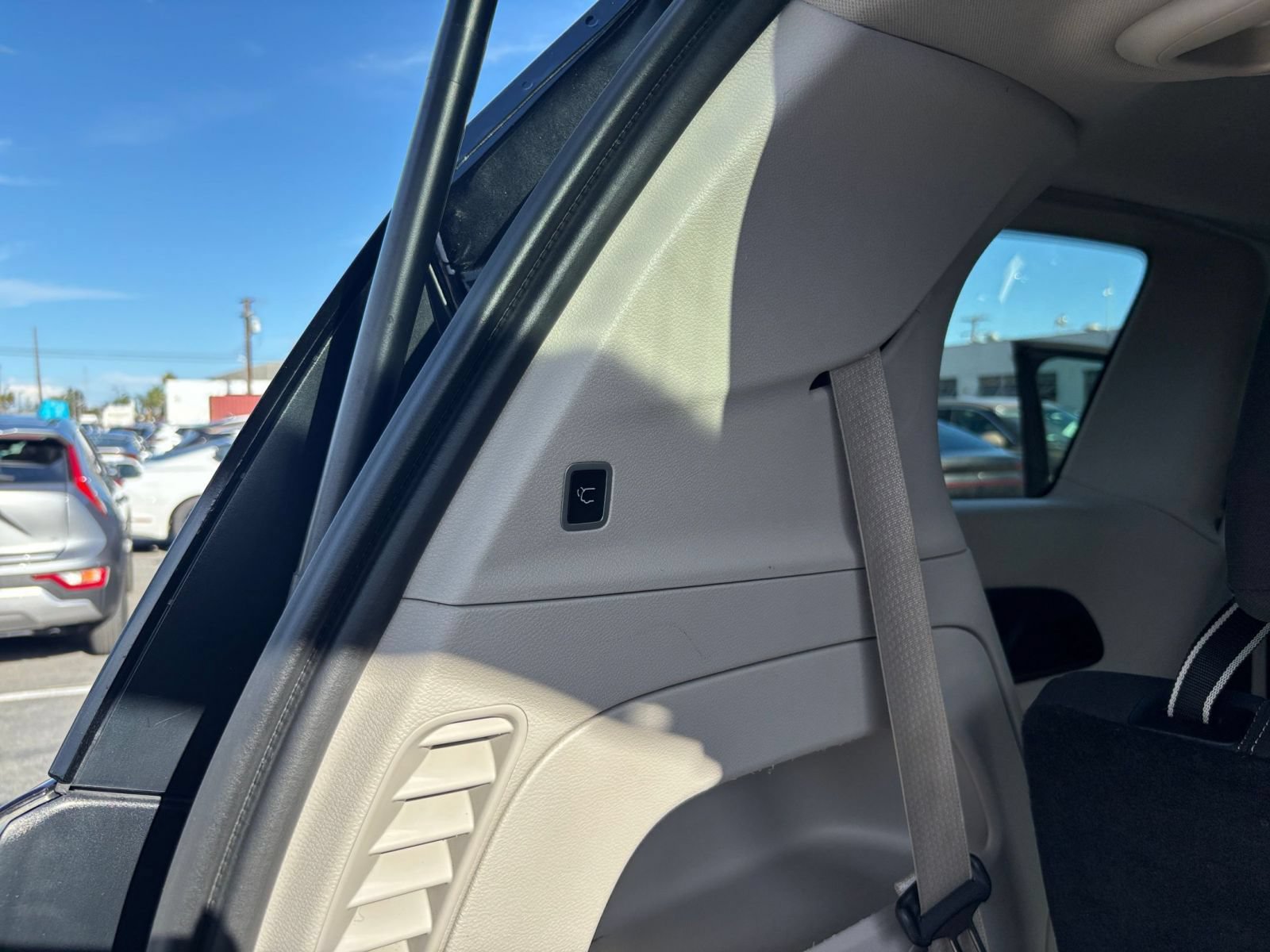 Used 2024 Chrysler Voyager LX FWD image 22