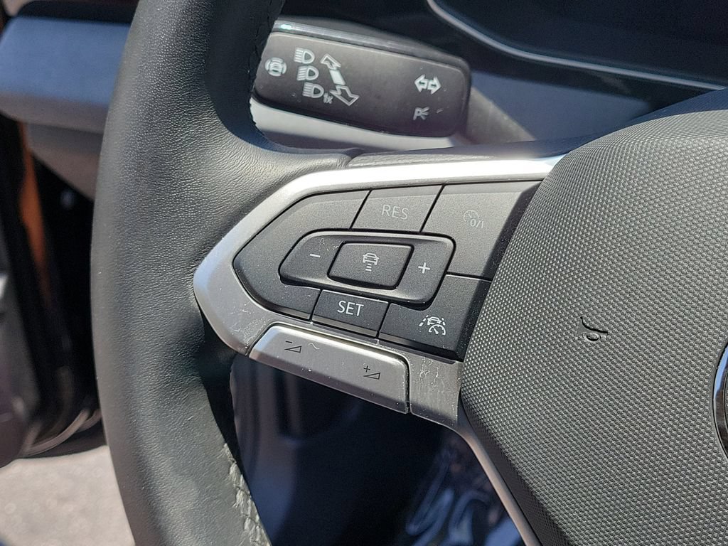 Used 2025 Volkswagen Jetta SE w/ Sunroof Package FWD image 28