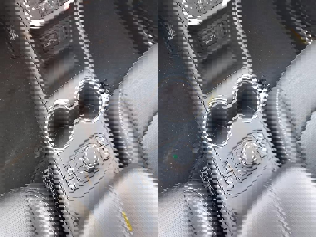 Used 2024 GMC Terrain SLT image 18