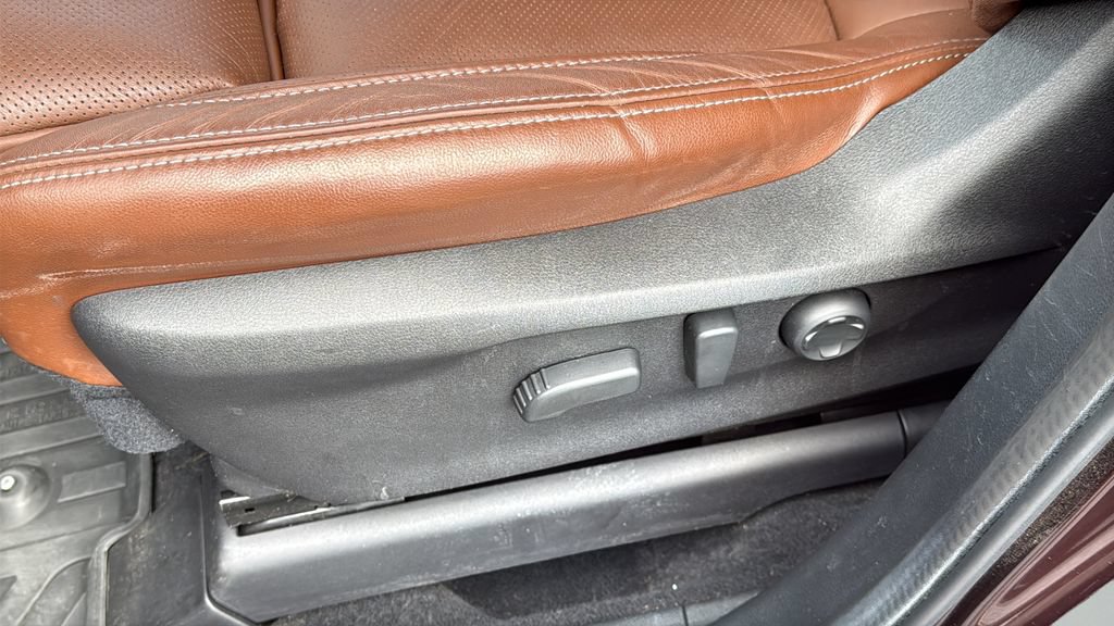Used 2023 Subaru Ascent Touring AWD/4WD image 11