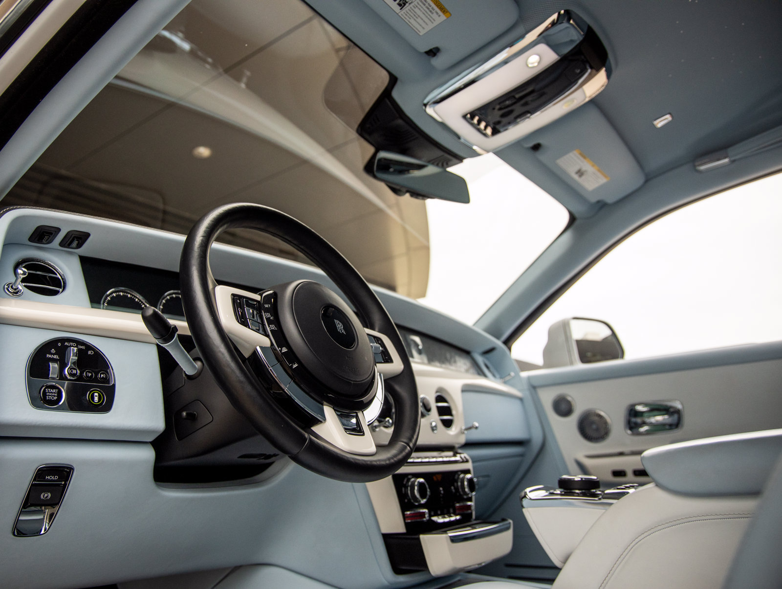 Used 2023 Rolls-Royce Phantom Extended Wheelbase w/ Leather Finishing Pack RWD image 36