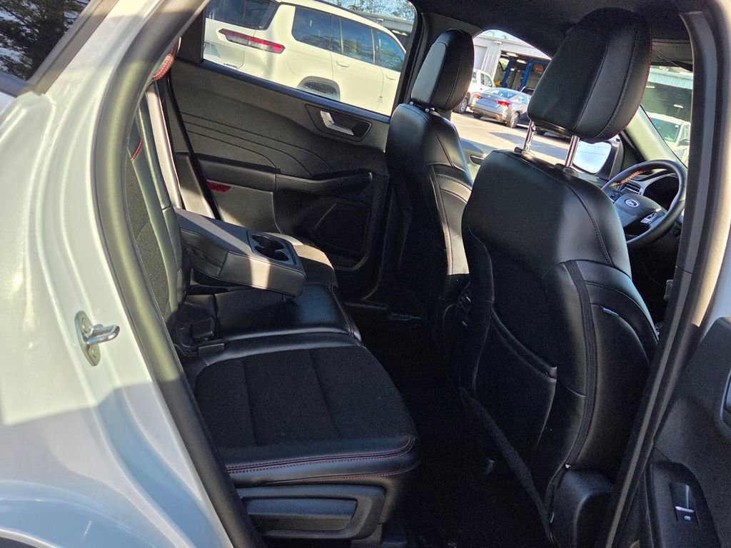 Used 2025 Ford Escape ST-Line image 14