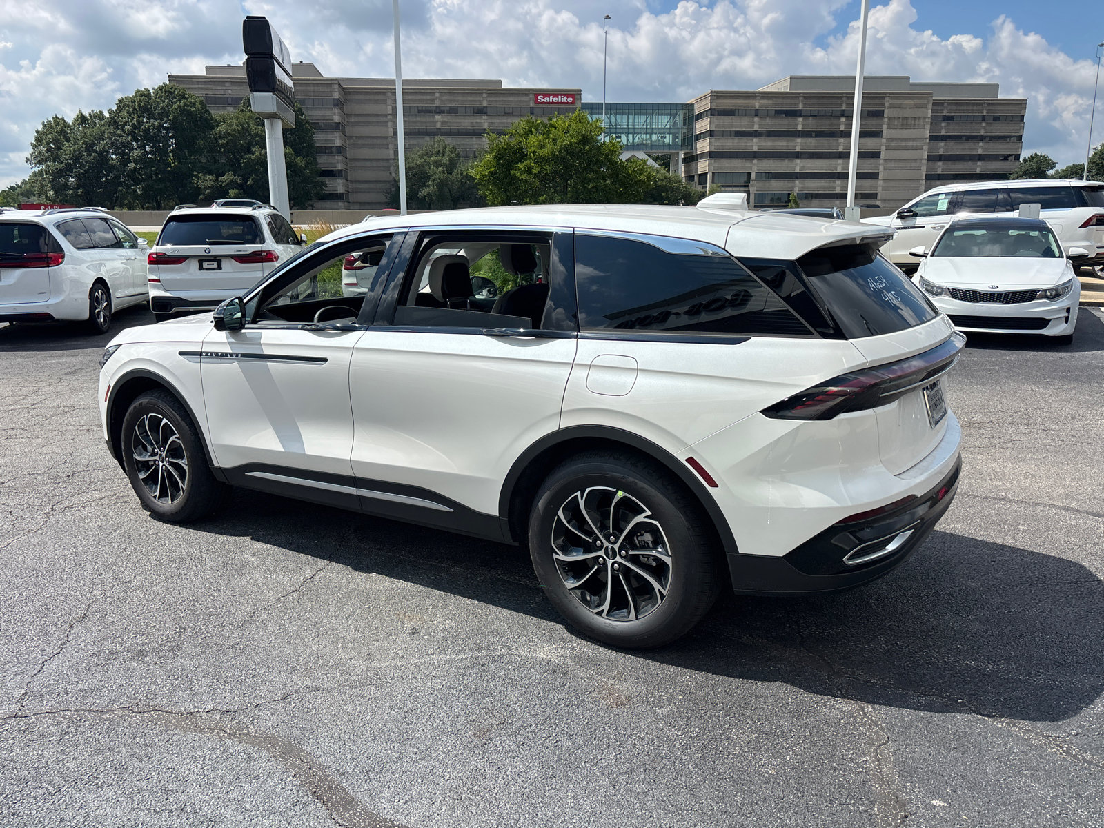 New 2026 Lincoln Nautilus Premier AWD/4WD image 5