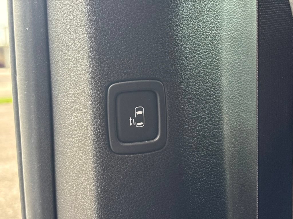 Used 2022 Kia Carnival EX FWD image 11