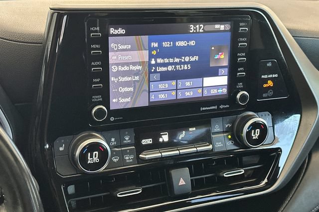 Used 2020 Toyota Highlander XLE AWD/4WD image 24