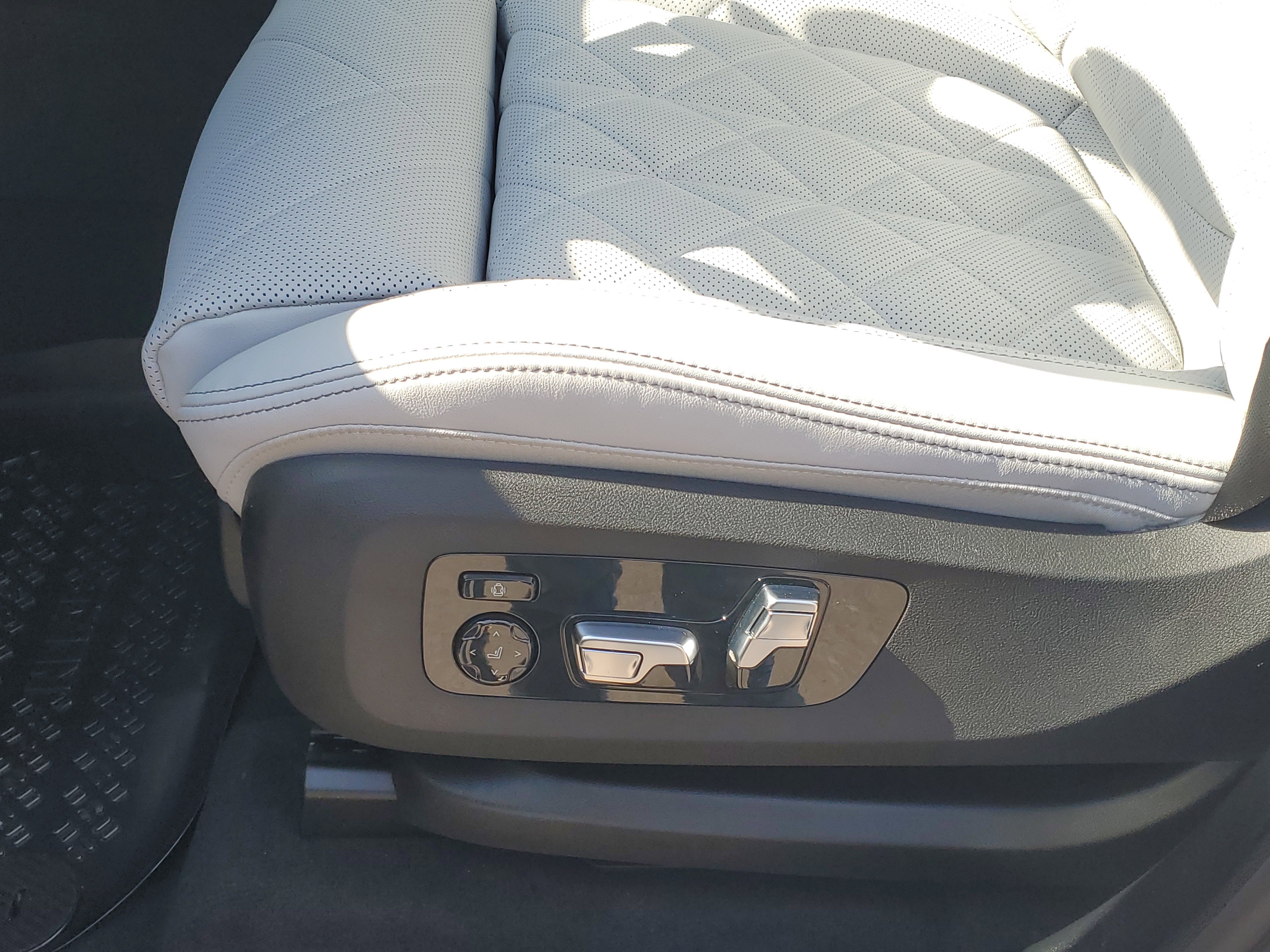 New 2026 BMW X5 xDrive40i w/ Climate Comfort Package AWD/4WD image 9