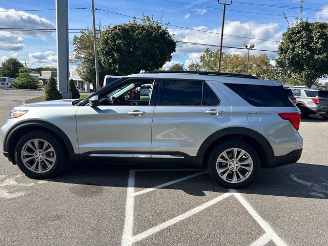 Used 2023 Ford Explorer XLT w/ Equipment Group 202A AWD/4WD image 4