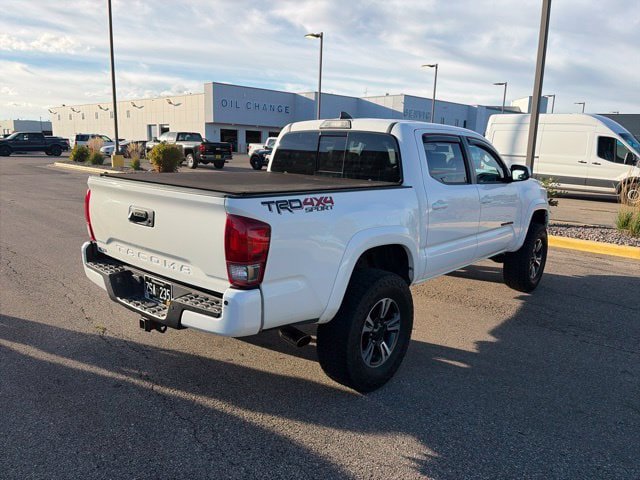 Used 2017 Toyota Tacoma TRD Sport AWD/4WD image 6