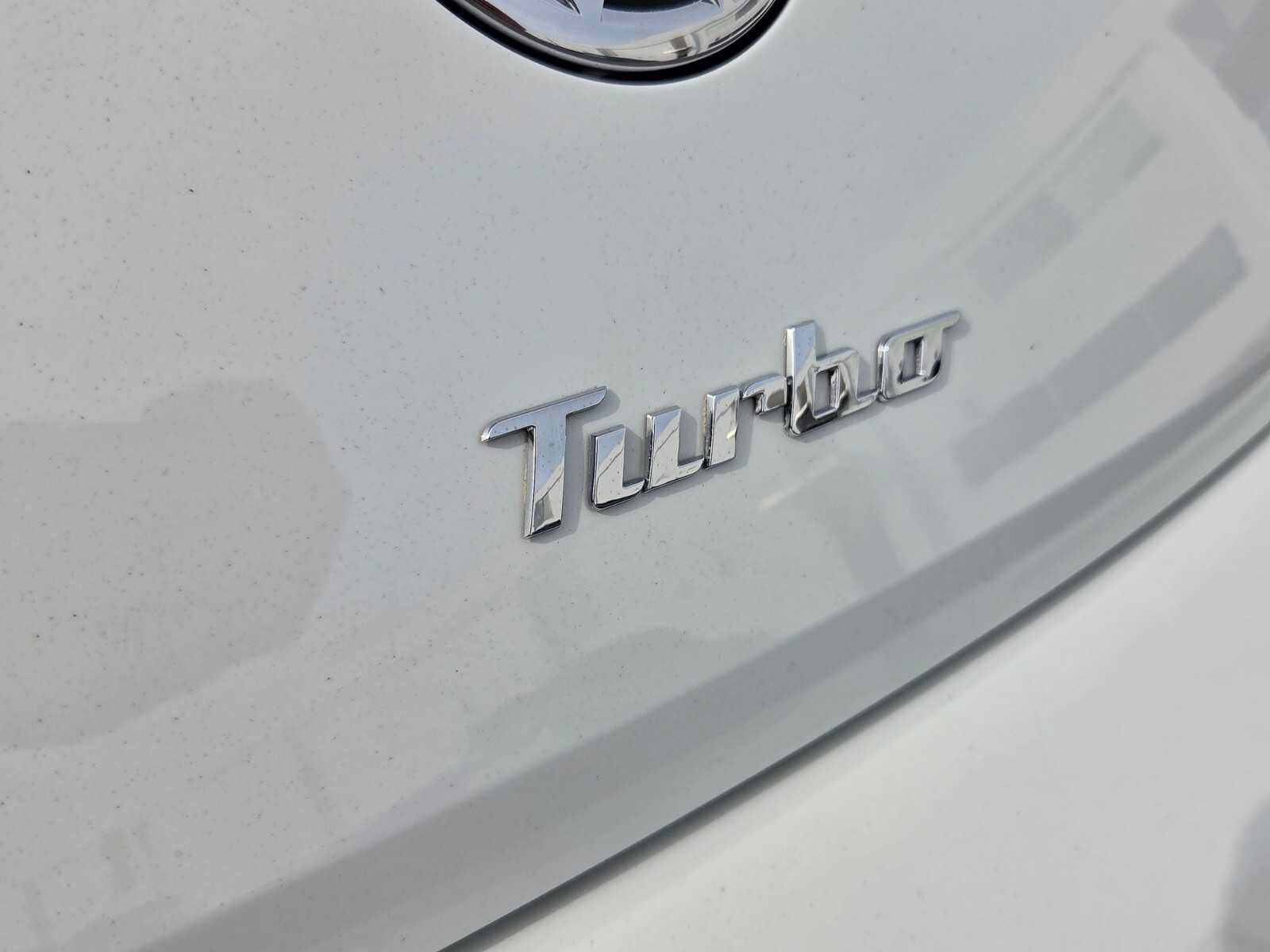 Used 2018 Volkswagen Beetle 2.0T Dune FWD image 15