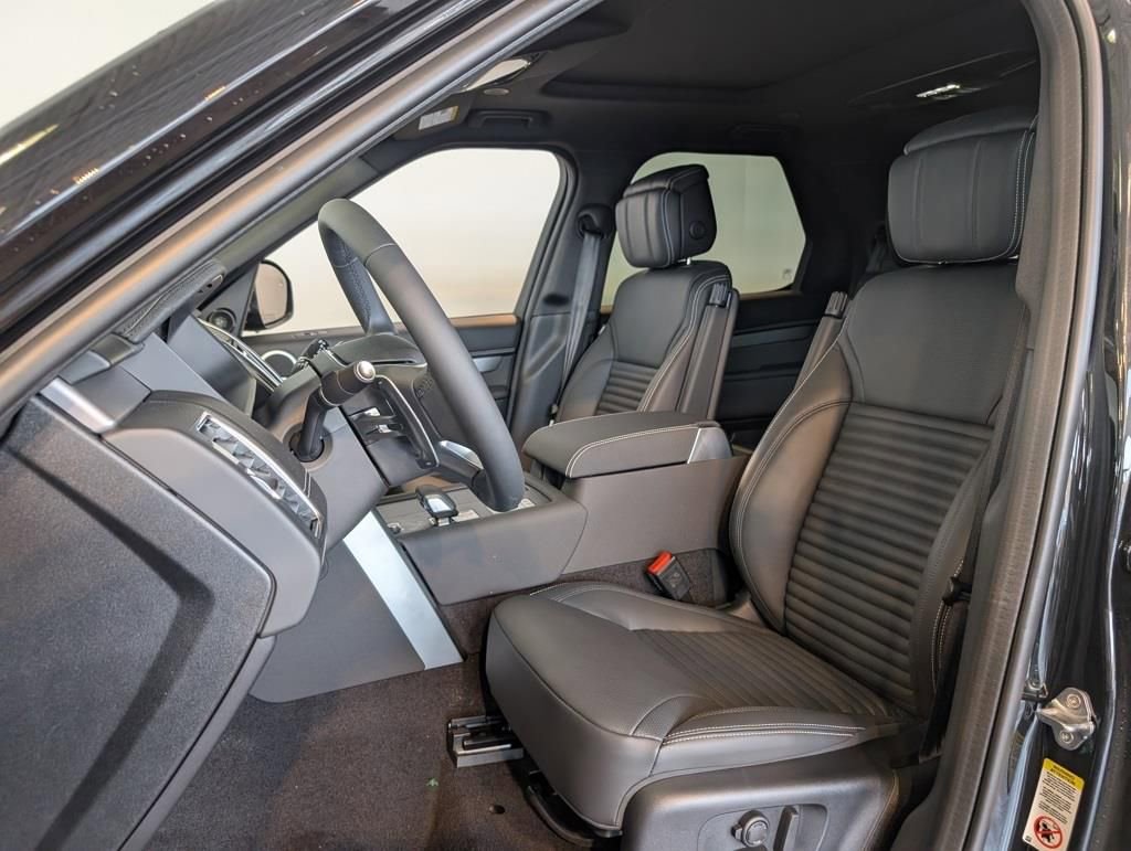 New 2026 Land Rover Discovery Limited Edition image 11