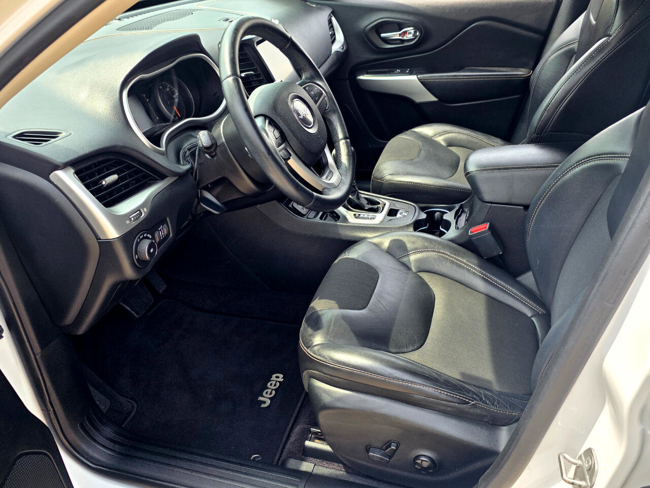 Used 2018 Jeep Cherokee Latitude Plus image 6