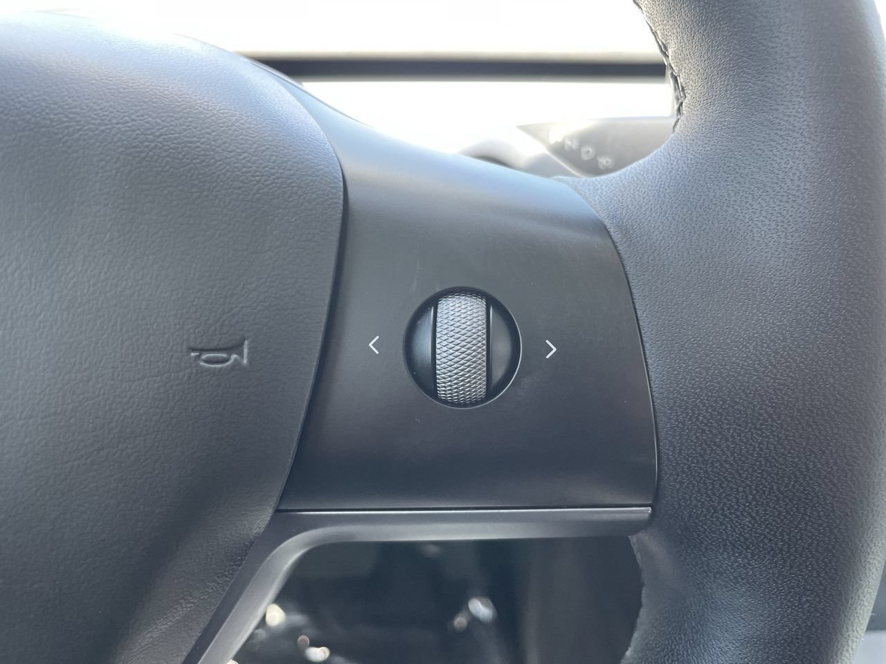 Used 2024 Tesla Model Y Long Range AWD/4WD image 28