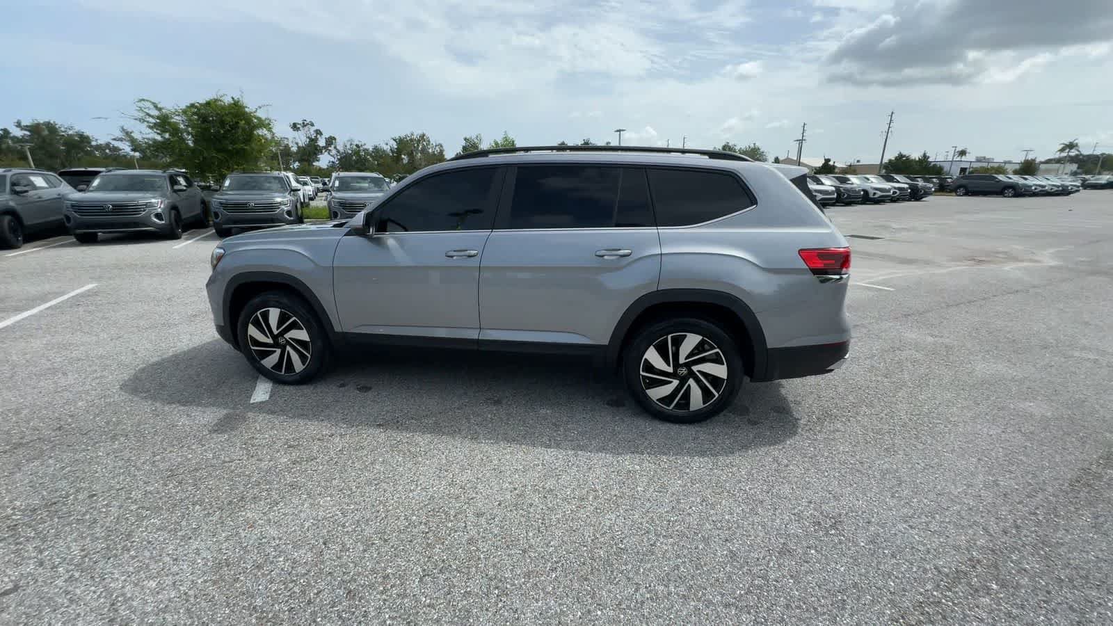 Used 2024 Volkswagen Atlas SE FWD image 5