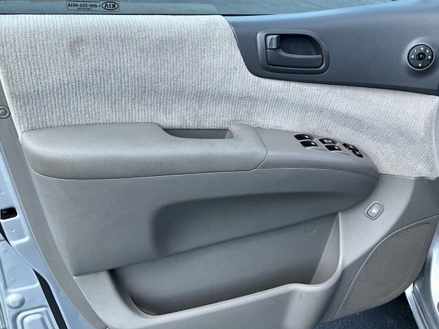 Used 2006 Kia Sedona LX FWD image 20