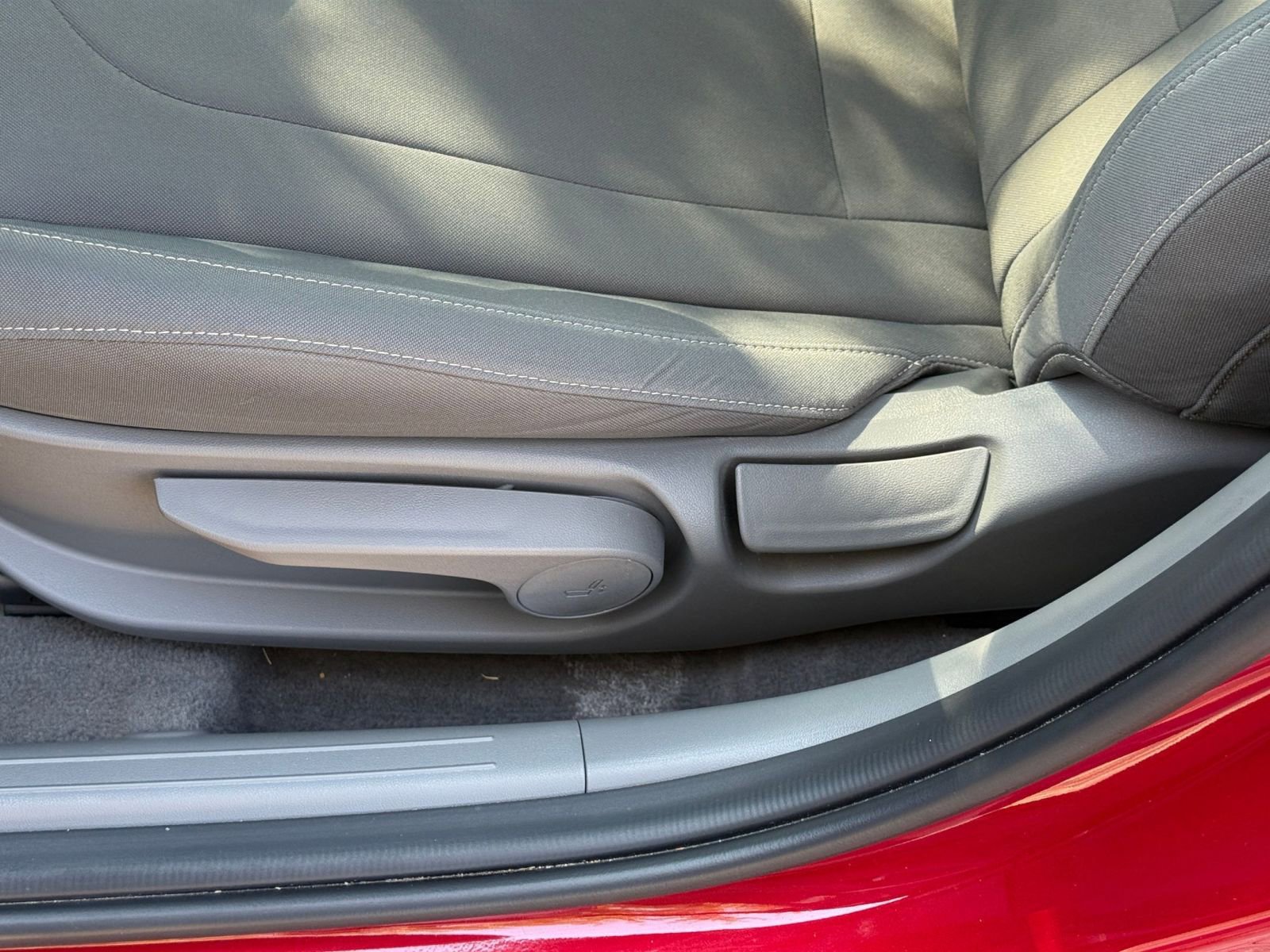 Used 2025 Hyundai Elantra SEL image 18