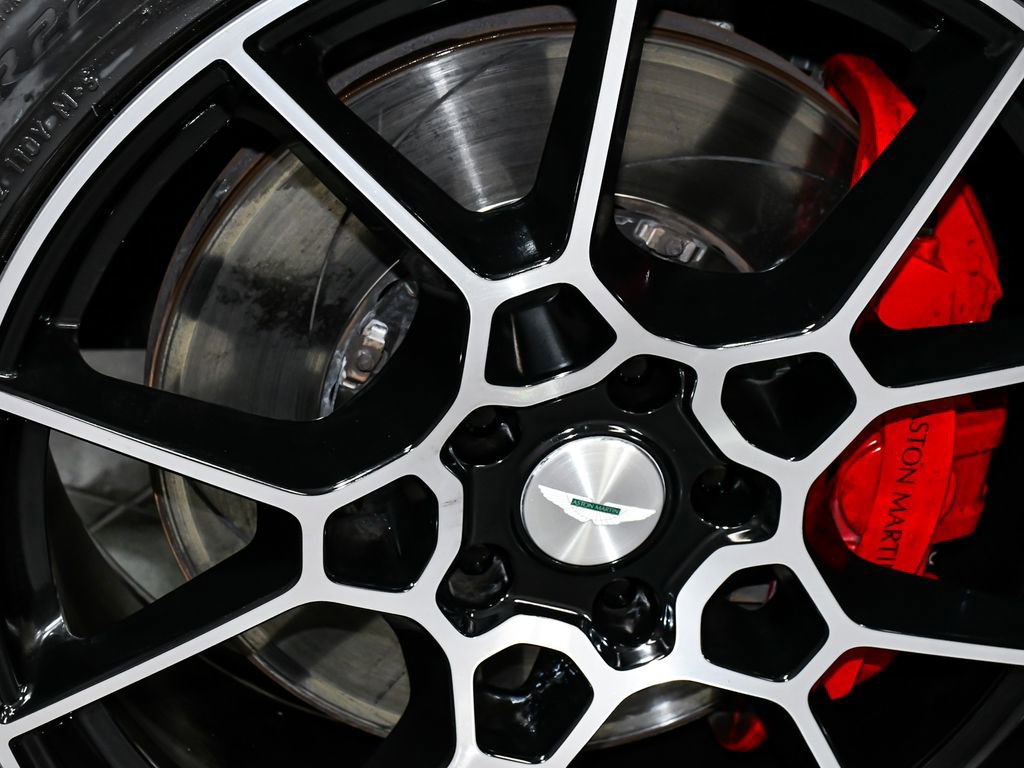 Used 2021 Aston Martin DBX image 91