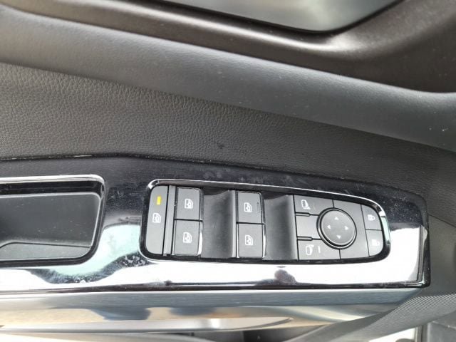 Used 2024 Nissan Pathfinder SL w/ Black Appearance Package AWD/4WD image 18