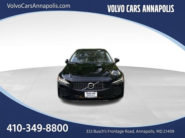 Used 2022 Volvo S60 B5 Momentum w/ Climate Package FWD image 2