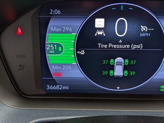 Used 2023 Chevrolet Bolt EUV Premier w/ Sun & Sound Package FWD image 20