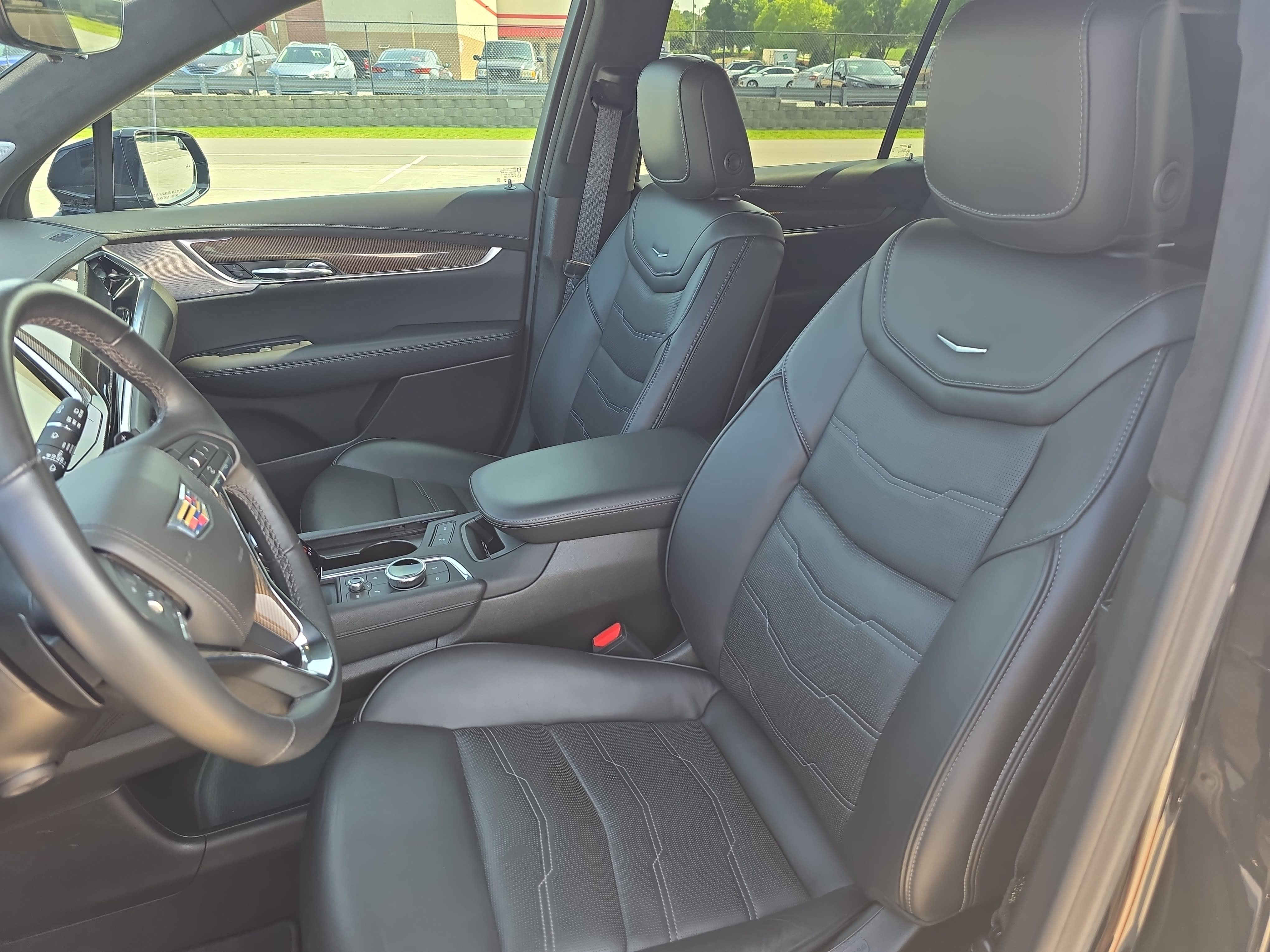 Used 2024 Cadillac XT6 Premium Luxury w/ Platinum Package FWD image 16