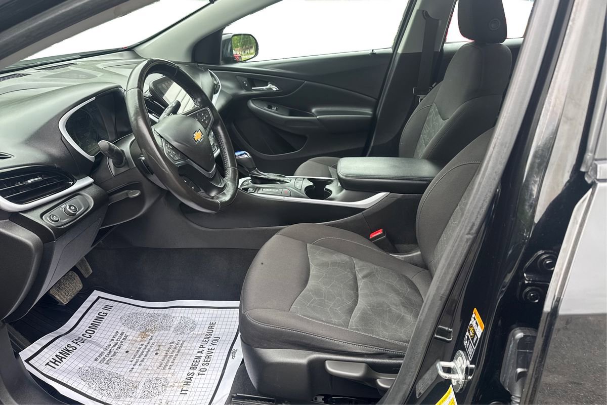 Used 2018 Chevrolet Volt LT w/ Comfort Package FWD image 9