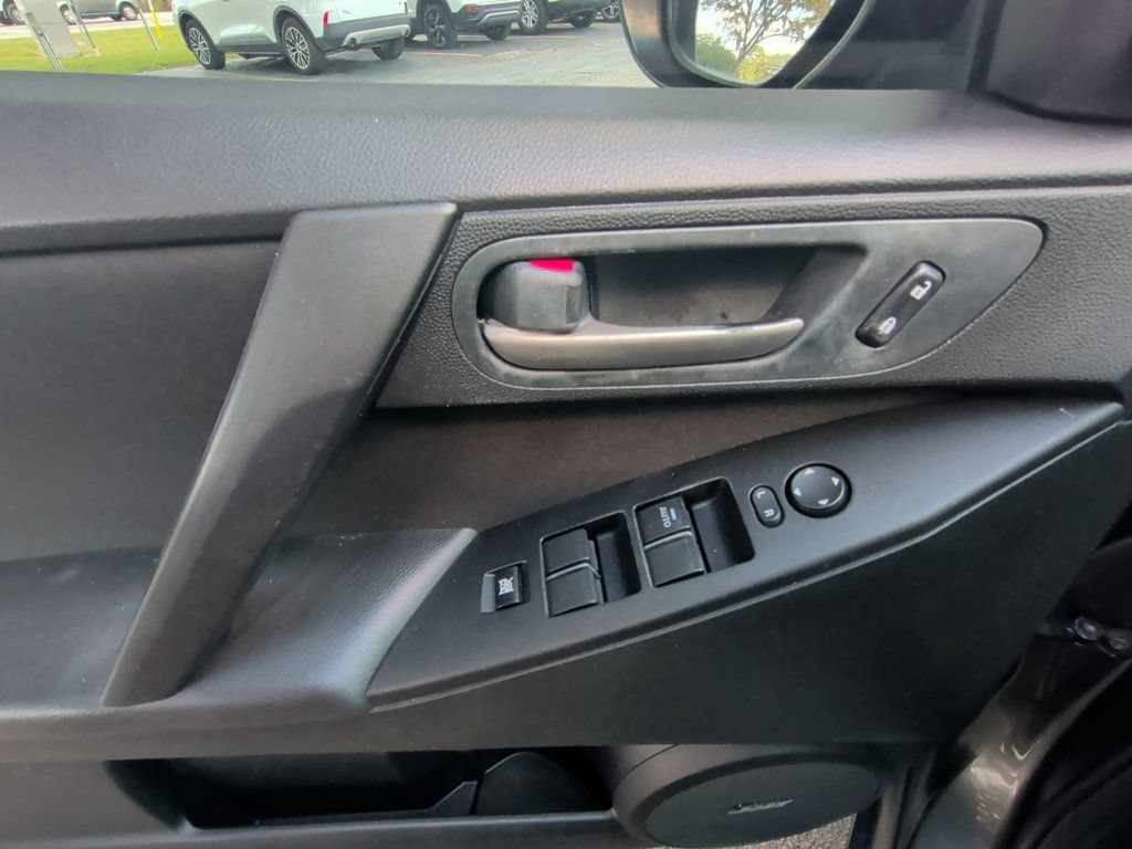 Used 2011 MAZDA MAZDA3 i Touring FWD image 12