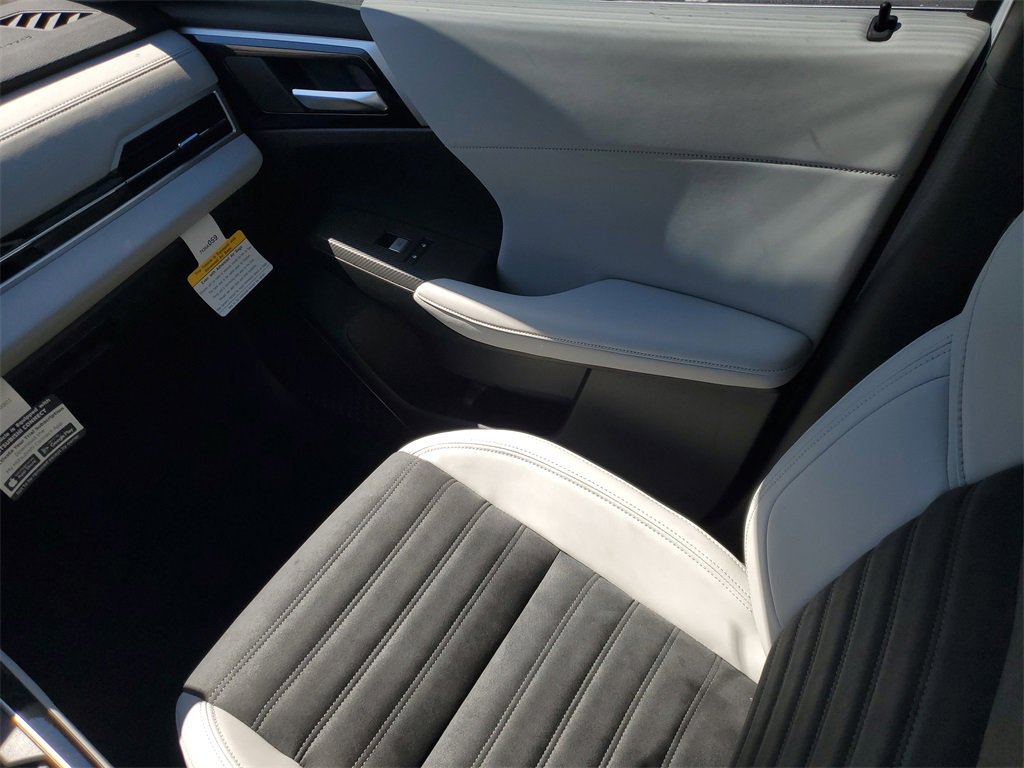 New 2025 Mitsubishi Outlander SE image 11