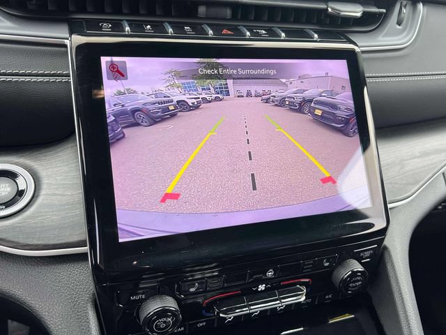 Used 2023 Jeep Grand Cherokee Limited AWD/4WD image 16
