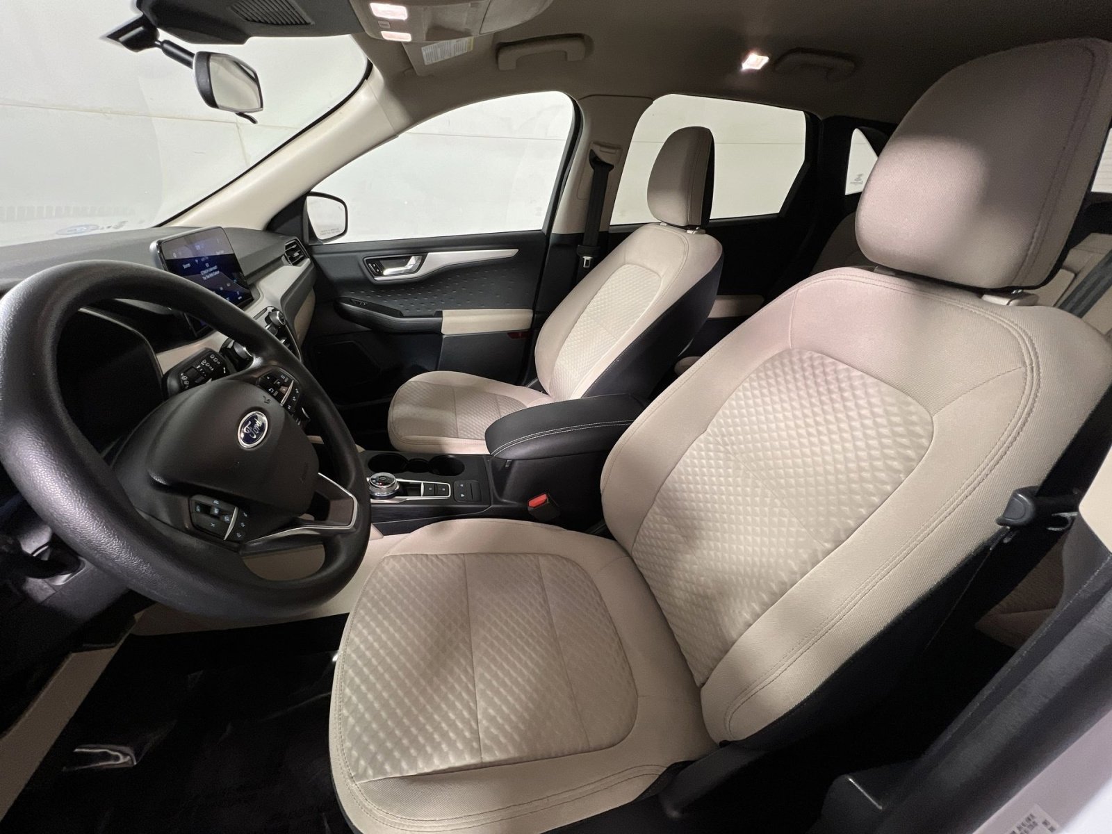 Used 2020 Ford Escape SE image 13