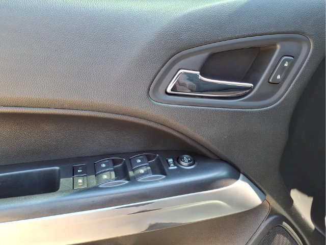 Used 2020 Chevrolet Colorado LT w/ Safety Package RWD image 11