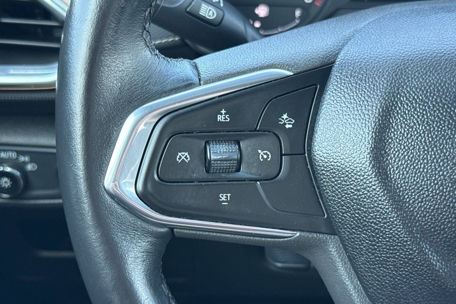 Used 2021 Chevrolet TrailBlazer ACTIV w/ Convenience Package image 36