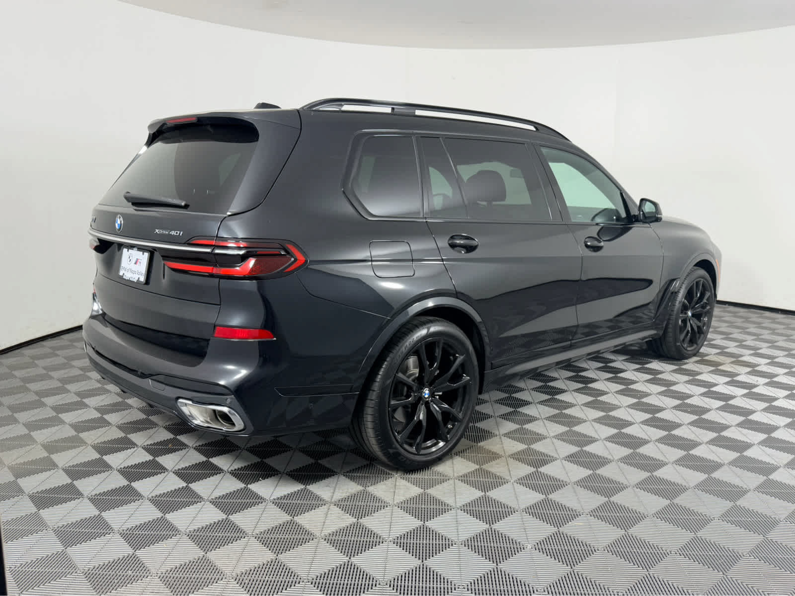Used 2026 BMW X7 xDrive40i w/ M Sport Package AWD/4WD image 3