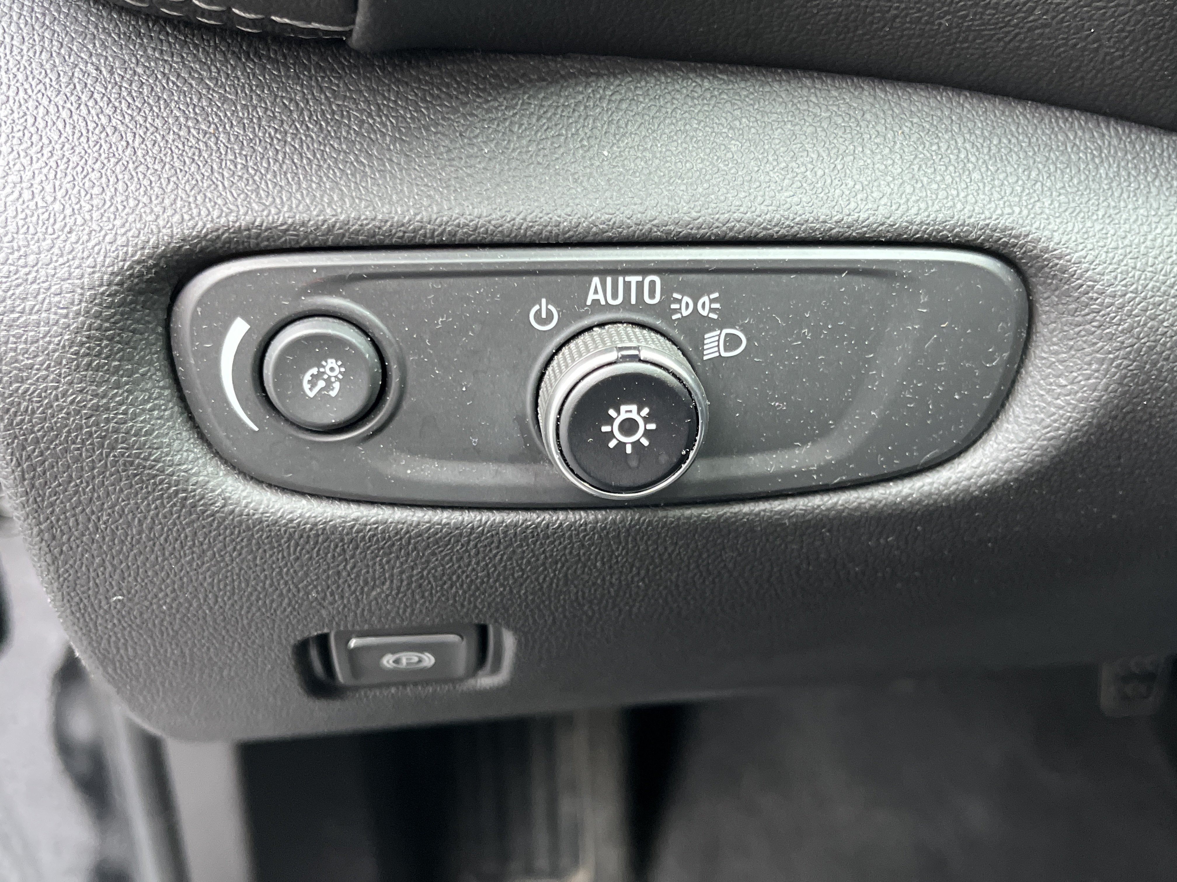 Used 2025 Chevrolet Blazer LT AWD/4WD image 19