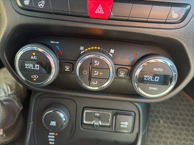 Used 2016 Jeep Renegade Limited AWD/4WD image 28