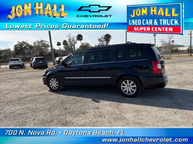 Used 2014 Chrysler Town & Country Touring image 6