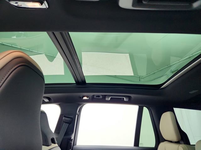 New 2026 Volvo XC90 T8 Plus w/ Protection Package Premier image 18
