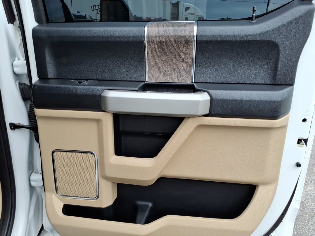 Used 2019 Ford F350 Lariat w/ Chrome Package RWD image 15