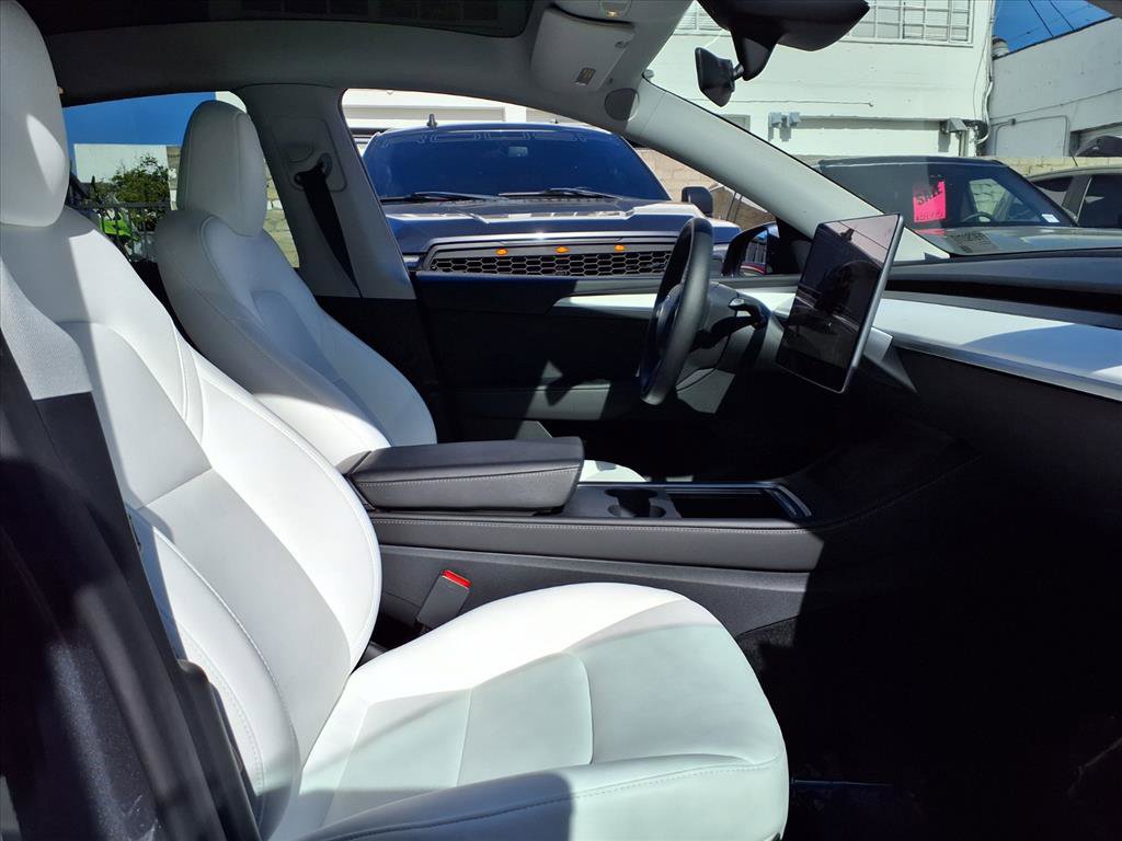 Used 2023 Tesla Model Y 2WD image 5
