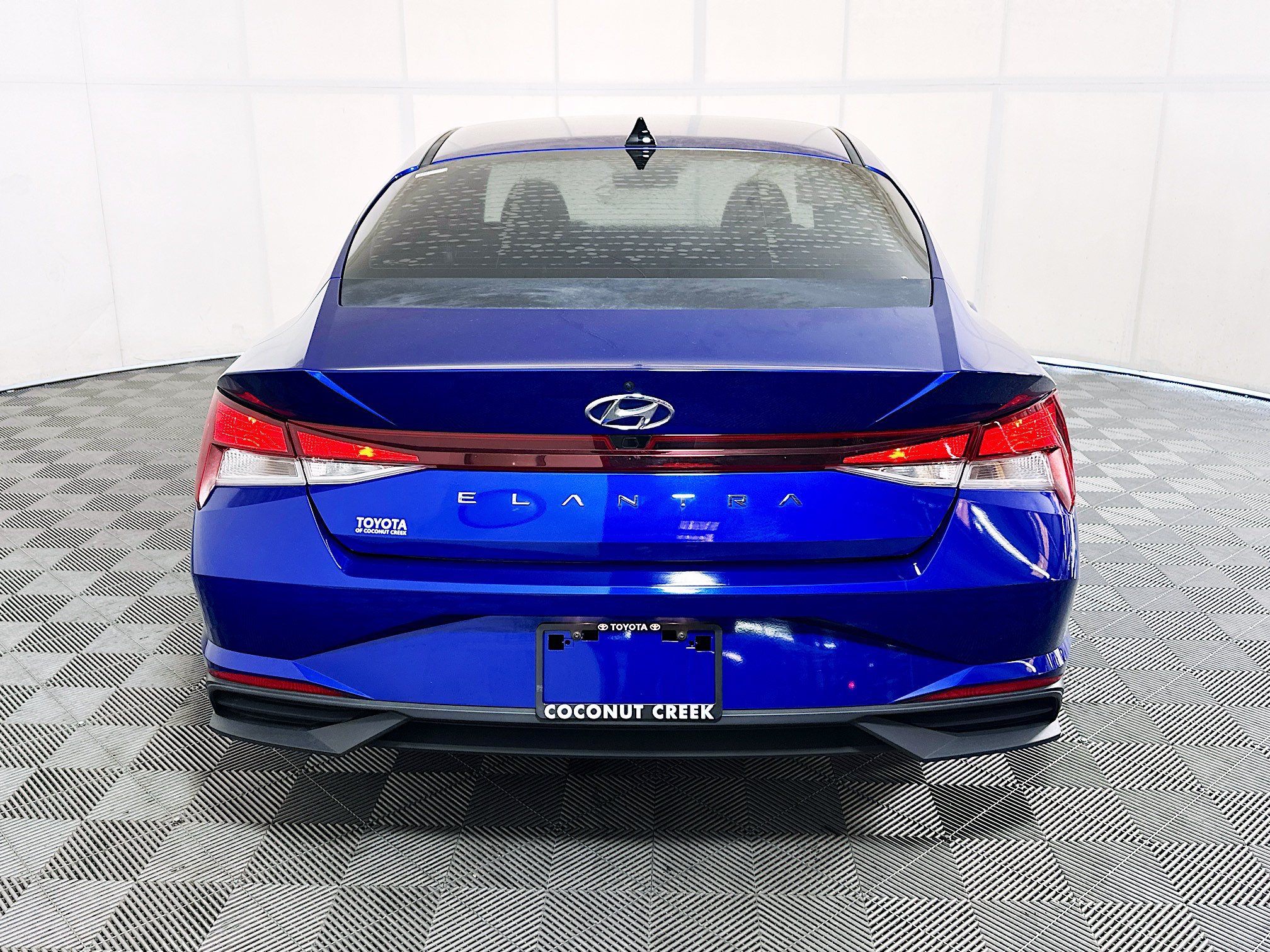 Used 2022 Hyundai Elantra SEL FWD image 4