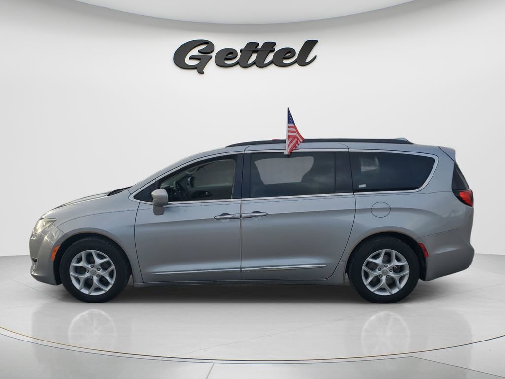 Used 2017 Chrysler Pacifica Touring-L w/ Tire & Wheel Group image 7