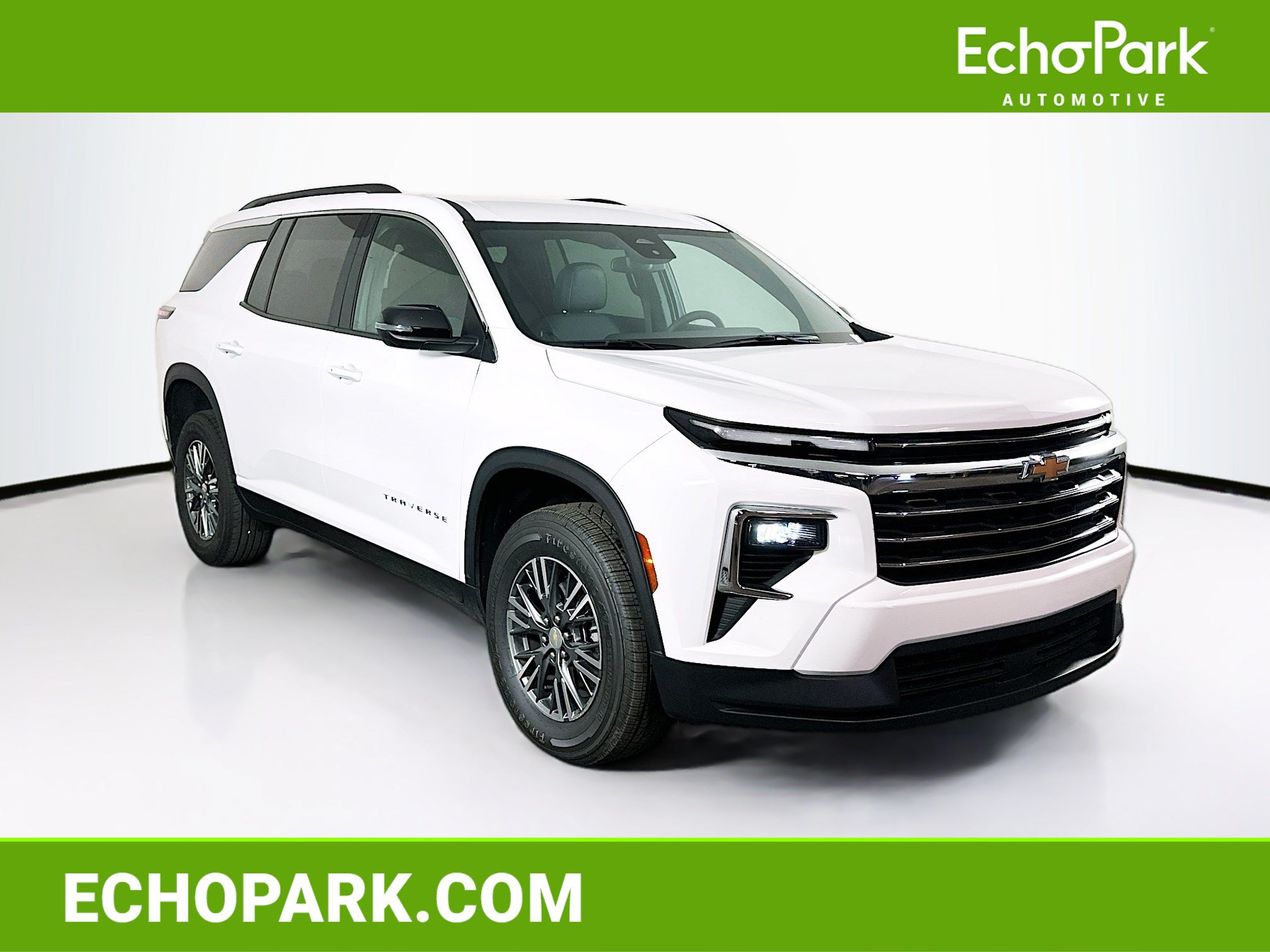 Used 2025 Chevrolet Traverse LT