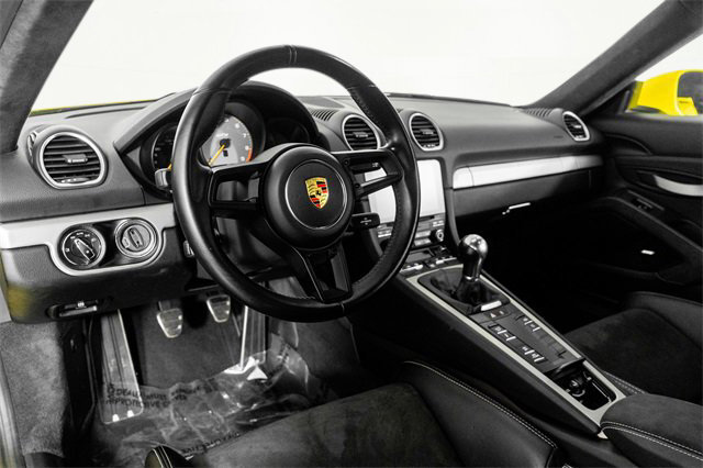 Used 2020 Porsche 718 Cayman GT4 image 3