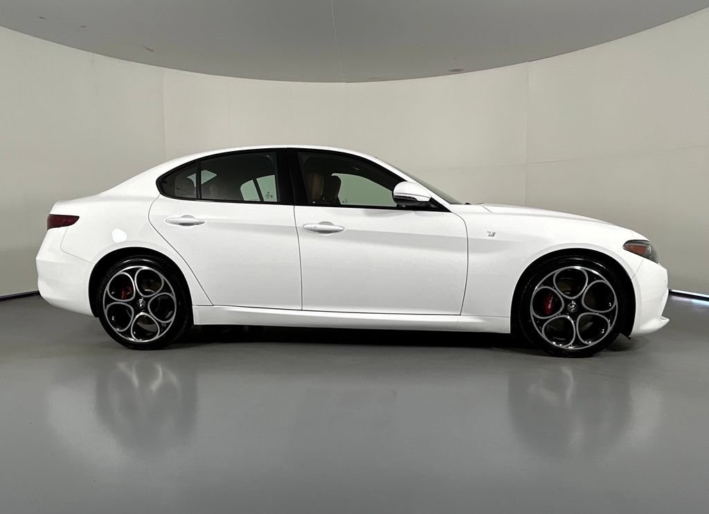 Used 2022 Alfa Romeo Giulia Ti AWD/4WD image 8