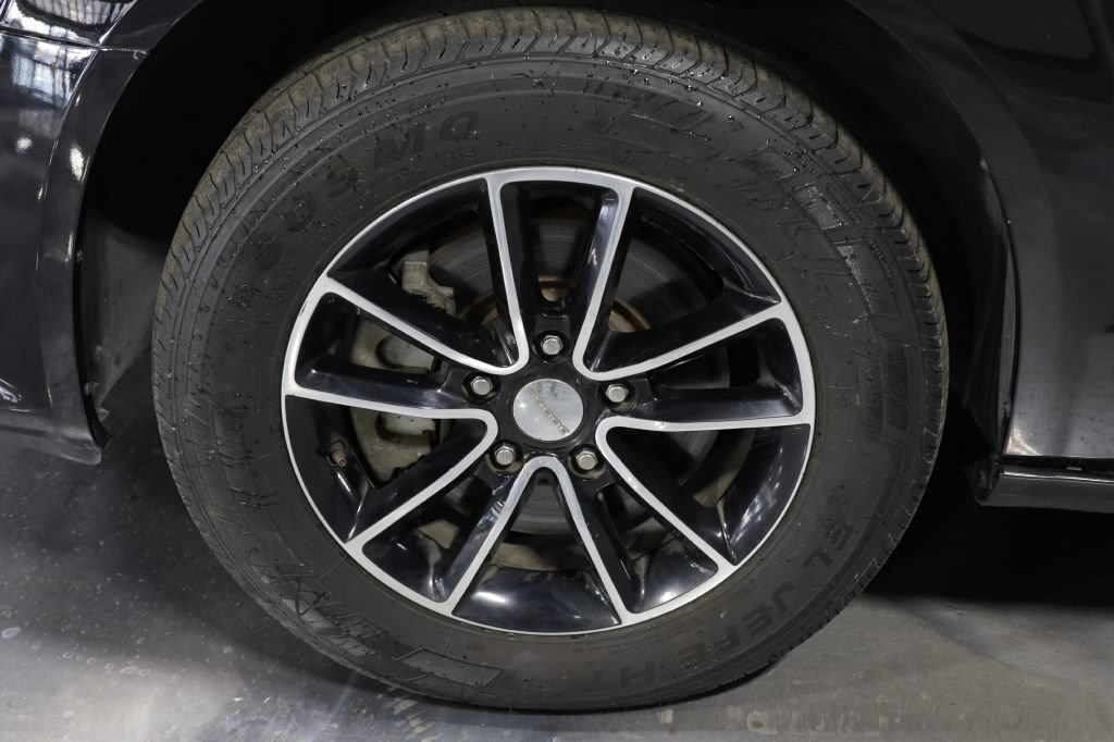 Used 2018 Dodge Grand Caravan SE FWD image 29