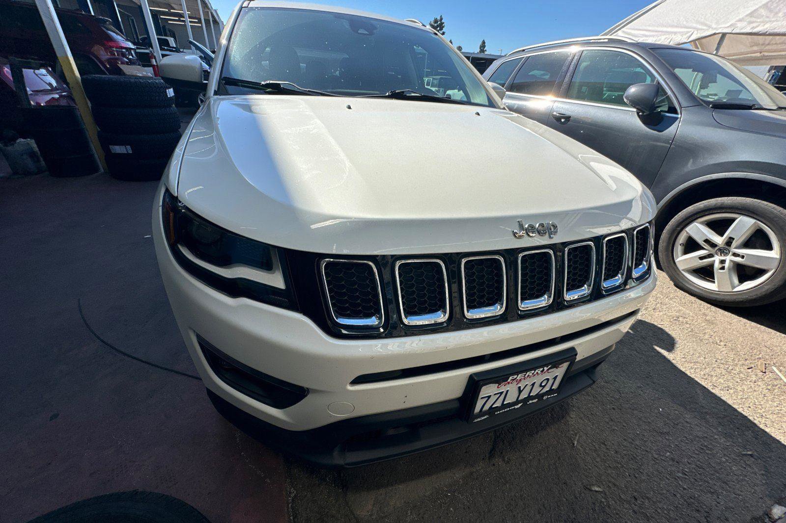 Used 2017 Jeep Compass Latitude w/ Popular Equipment Group image 4