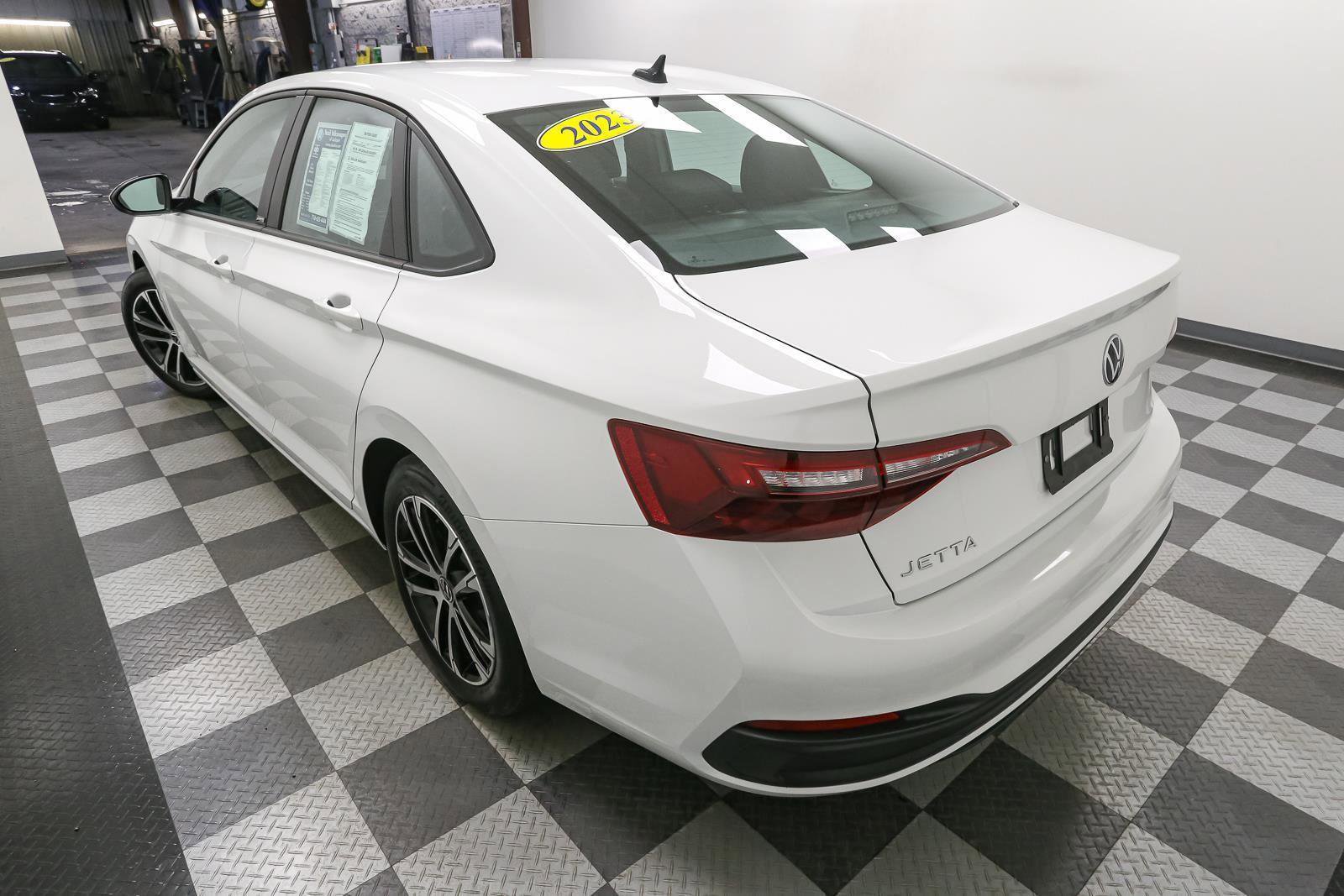 Certified 2023 Volkswagen Jetta Sport image 12