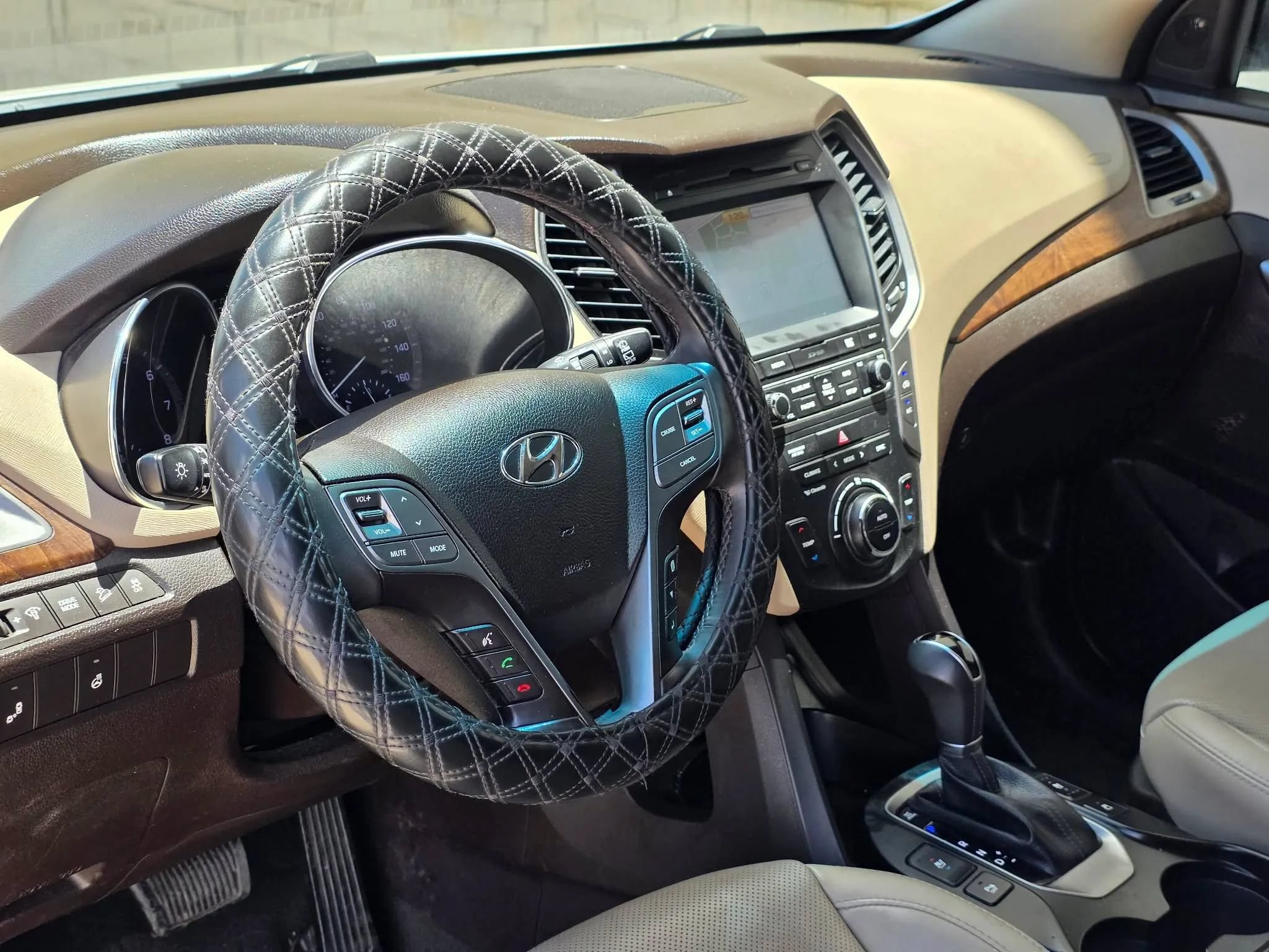 Used 2018 Hyundai Santa Fe Sport w/ Cargo Package FWD image 10